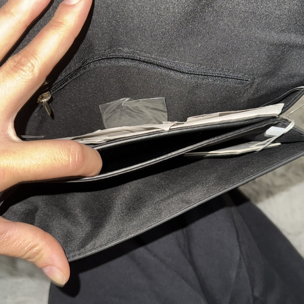 Black clutch with crossbody strap - Picture 8 of 13